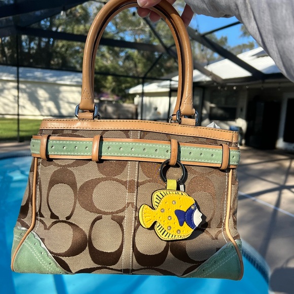 Coach Beige Hampton Signature C logo Canvas under the sea tote/ No 1489 - Picture 2 of 6
